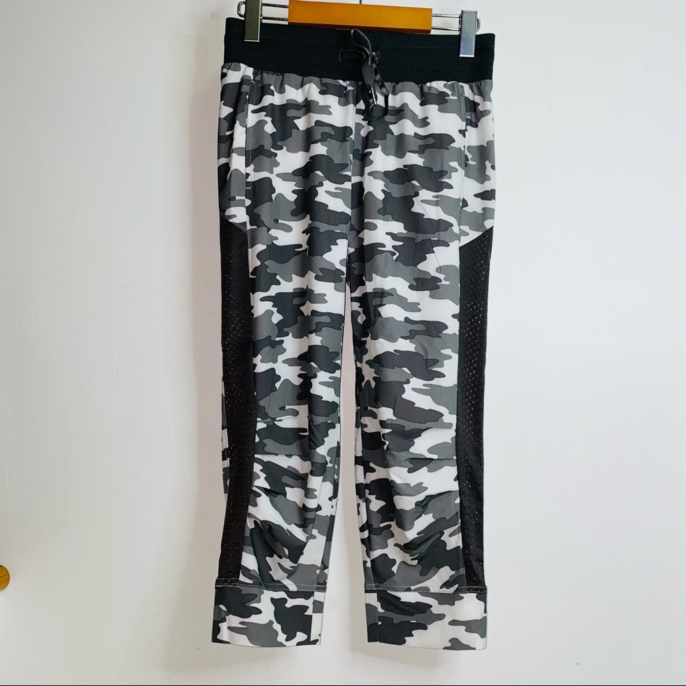 NEW Kyodan Active Camo workout capris Size XS